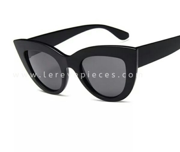 Black Big Kitty (Black Lens)